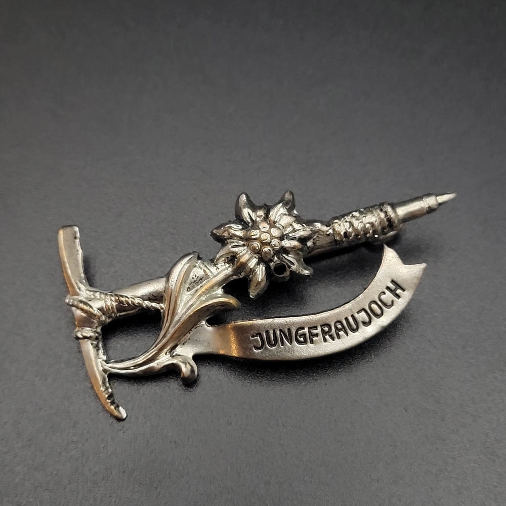 Hiker's Souvenir Pin Jungfraujoch Edelweiss Lapel Pin - Men's Accessory